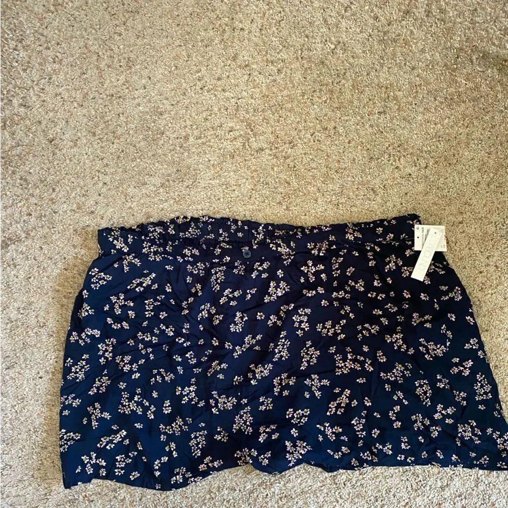 Abound Navy Ditsy Floral Shorts Plus 3X Pull-On Elastic NWT